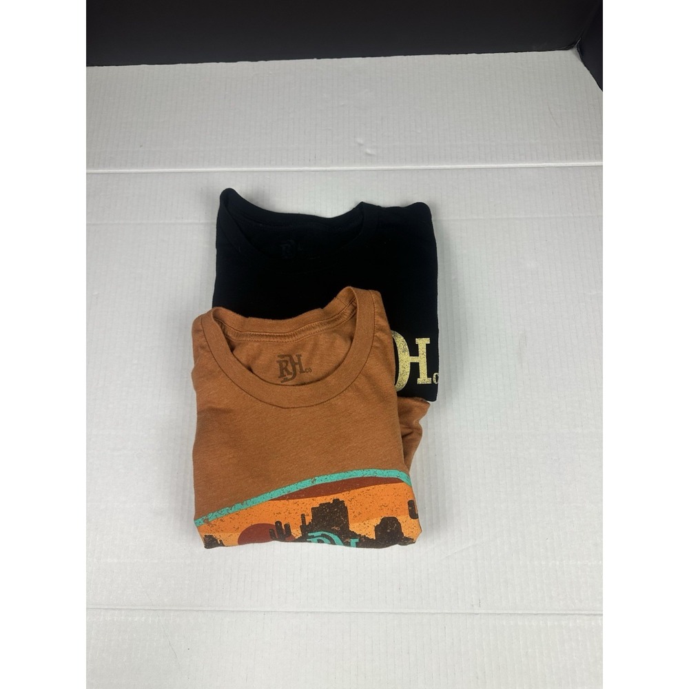 Red Dirt Hat Co. Lot Of 2 Tshirts Chupacabra Trackers Graphic Buffalo Sunset